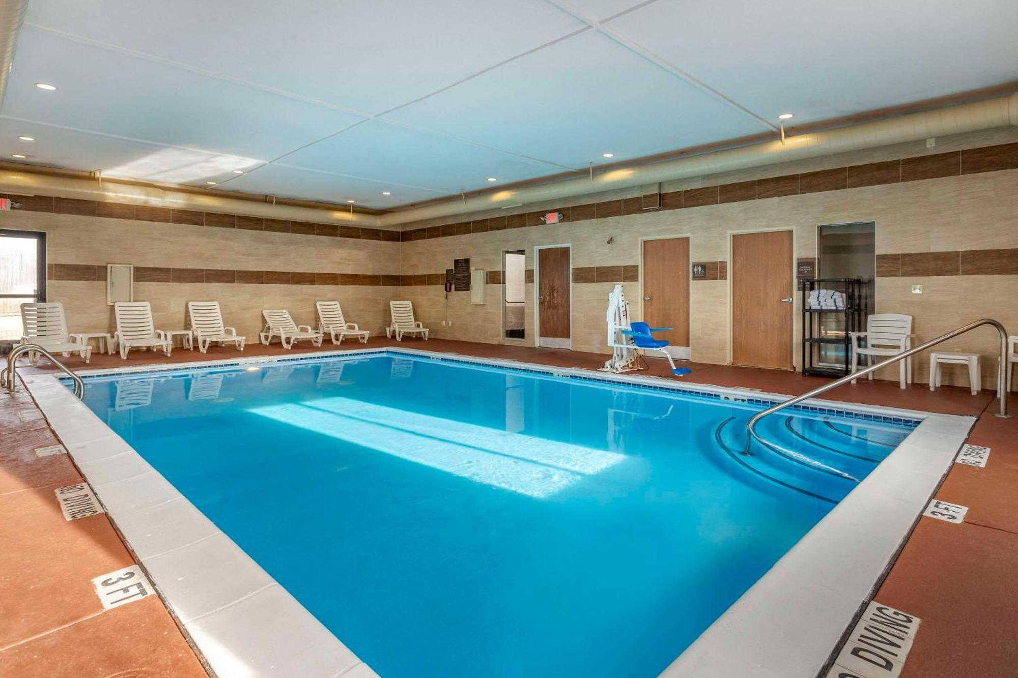 Comfort Suites Auburn Hills-Detroit Eksteriør bilde